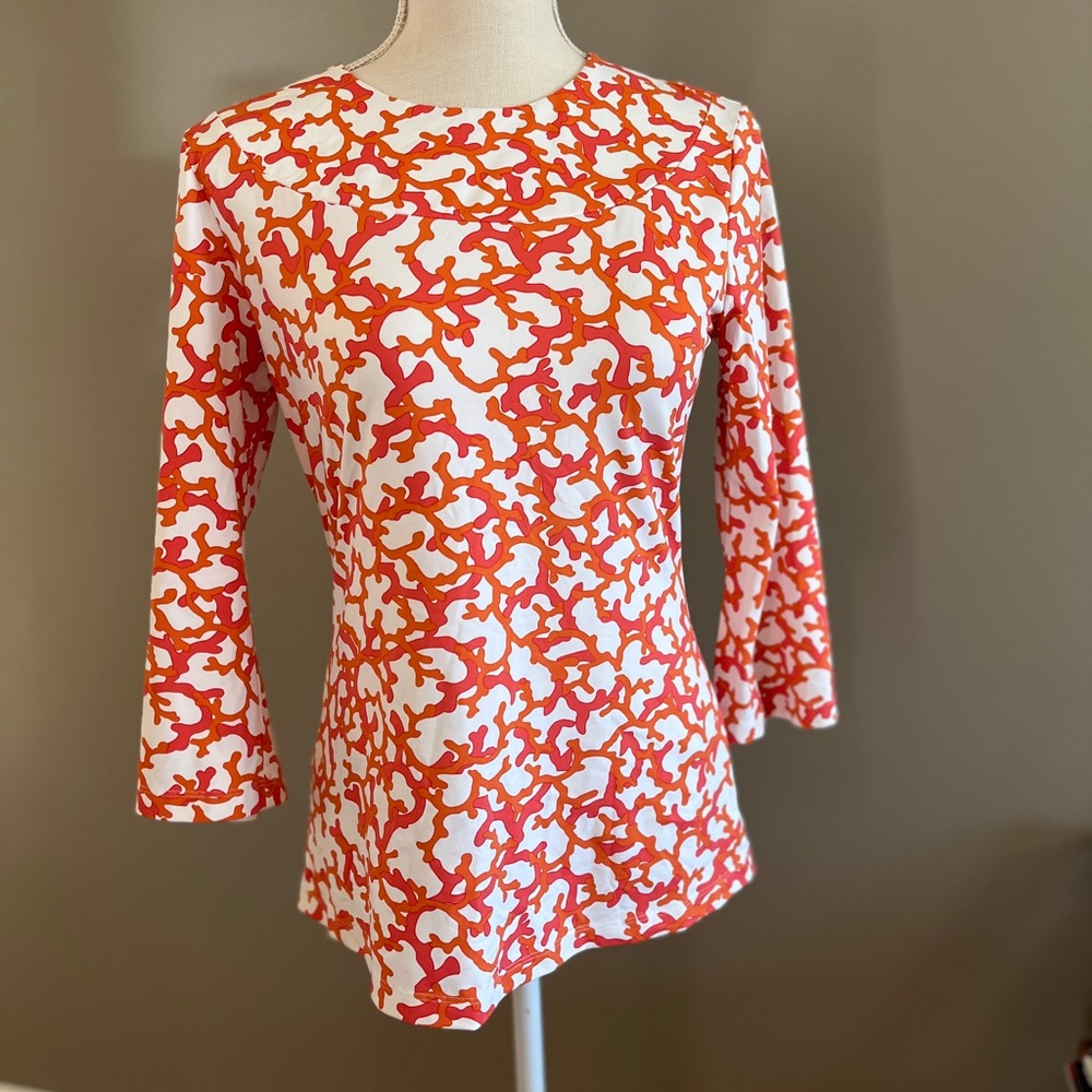 Coral 3/4 sleeve with a surprise in the back!